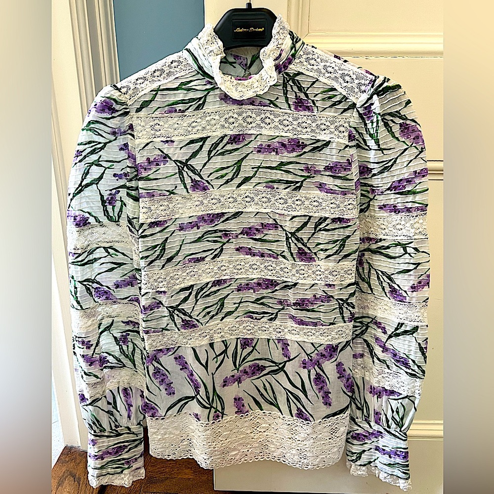 OLIVIA RUBIN Gorgeous Lavender Print 100% Linen Susannah top! Feminine! 
Size 4.